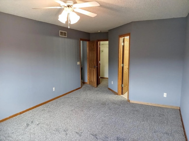 Building Photo - 670 Kingfisher Ln