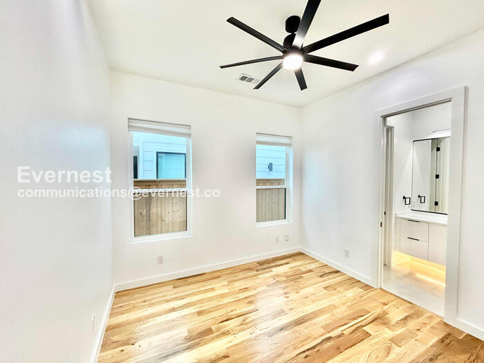 Building Photo - 426 Avenue L Ave