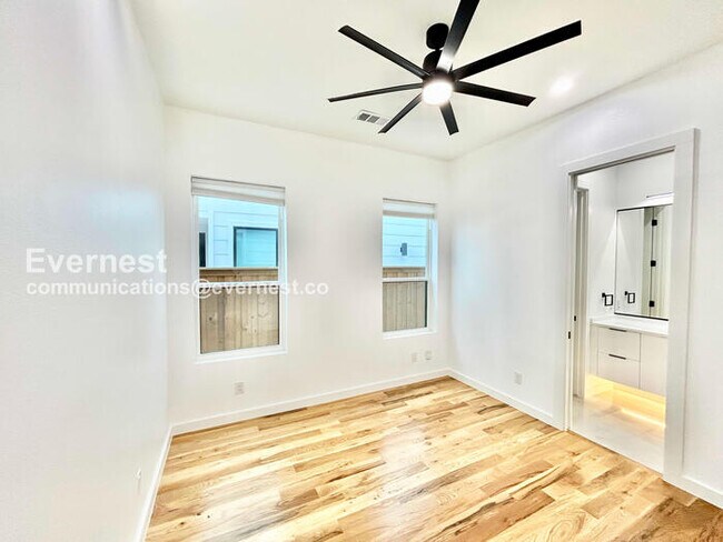 Building Photo - 426 Avenue L Ave