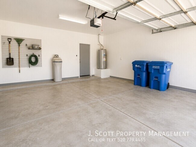 Building Photo - 8206 S 22nd Ln