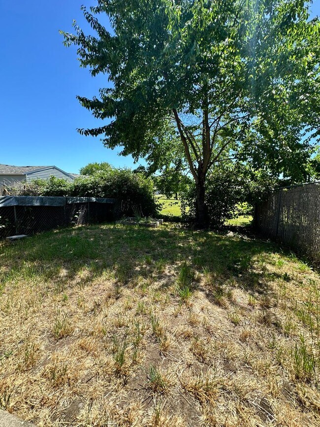 Building Photo - 2607 S Cloverleaf Loop