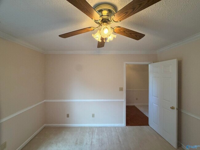 Building Photo - 701 Rigel Dr SW