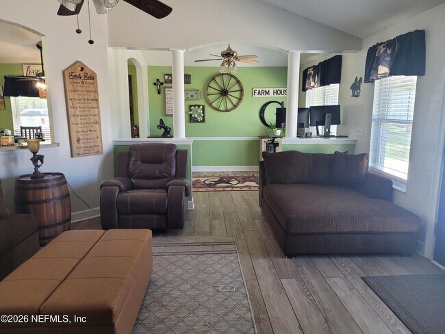 Building Photo - 906 County Rd 217