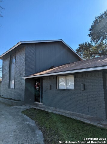 Building Photo - 2330 Blossom Dr