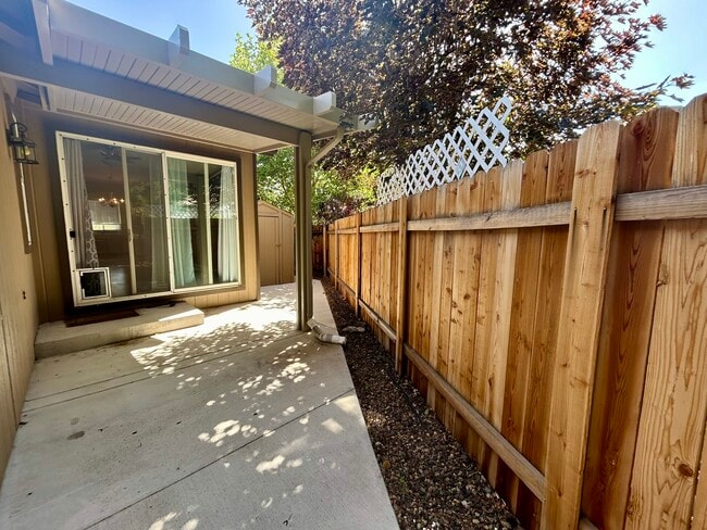 Building Photo - 392 Royal Troon Dr