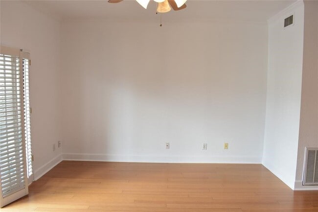 Building Photo - 2425 Underwood St