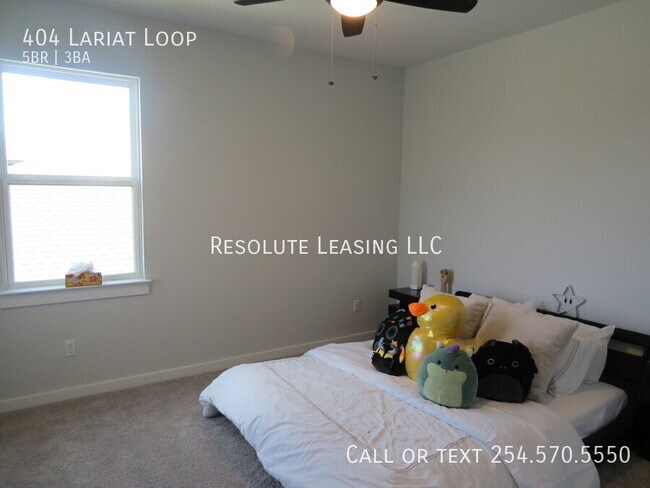 Building Photo - 404 Lariat Lp