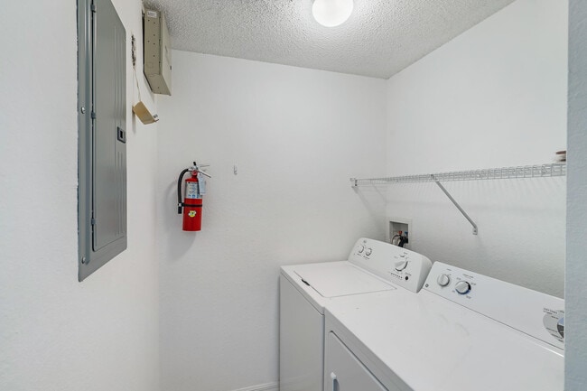 Building Photo - 3022 Alcazar Pl
