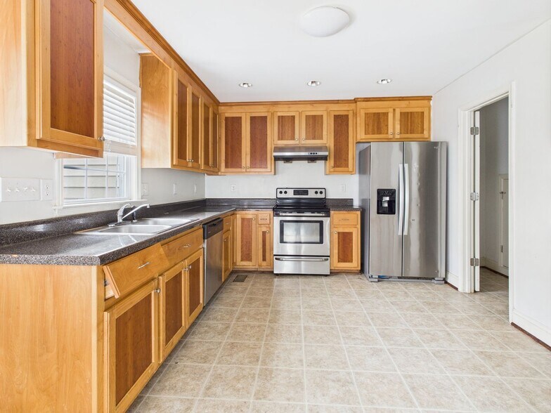 Building Photo - 1712 Kemper St