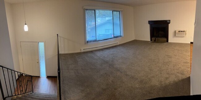 Building Photo - 1072