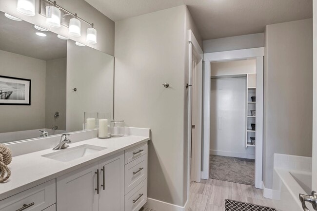 Building Photo - 3 Bedroom Townhome in Orem in a Great HOA Community!