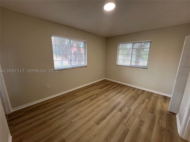 Building Photo - 202 Sable Palm Way