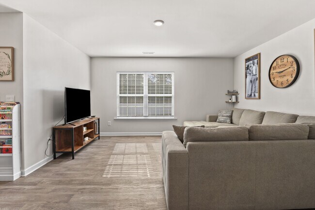 Building Photo - 216 Grove Ln