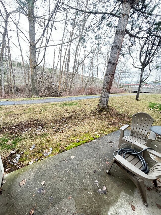 Building Photo - Grant Creek Condo