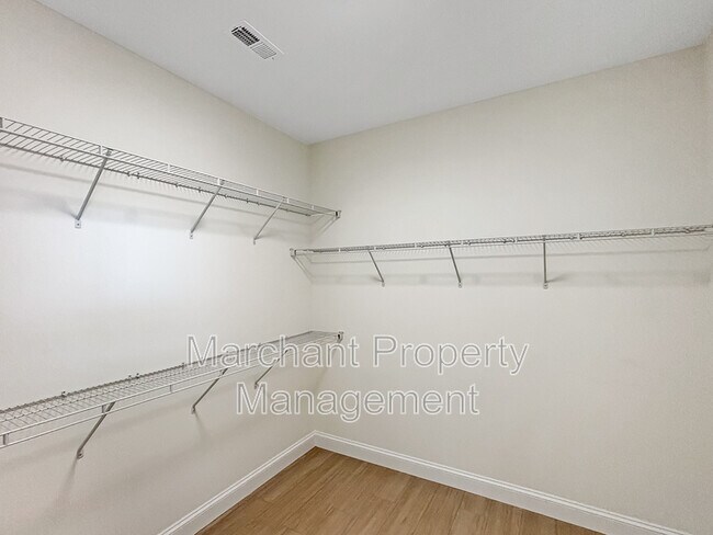 Building Photo - 15 Gerru Ct