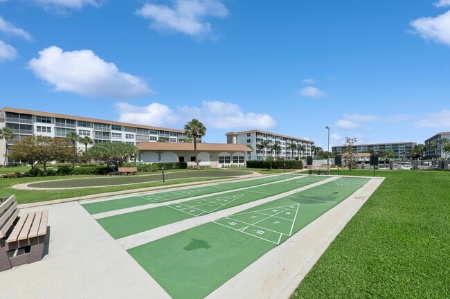 Building Photo - 911 Gardenia Dr