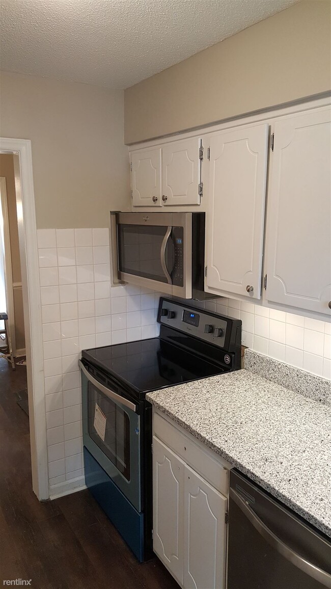 Building Photo - 2 br, 1.5 bath Condo - 6301 New Market