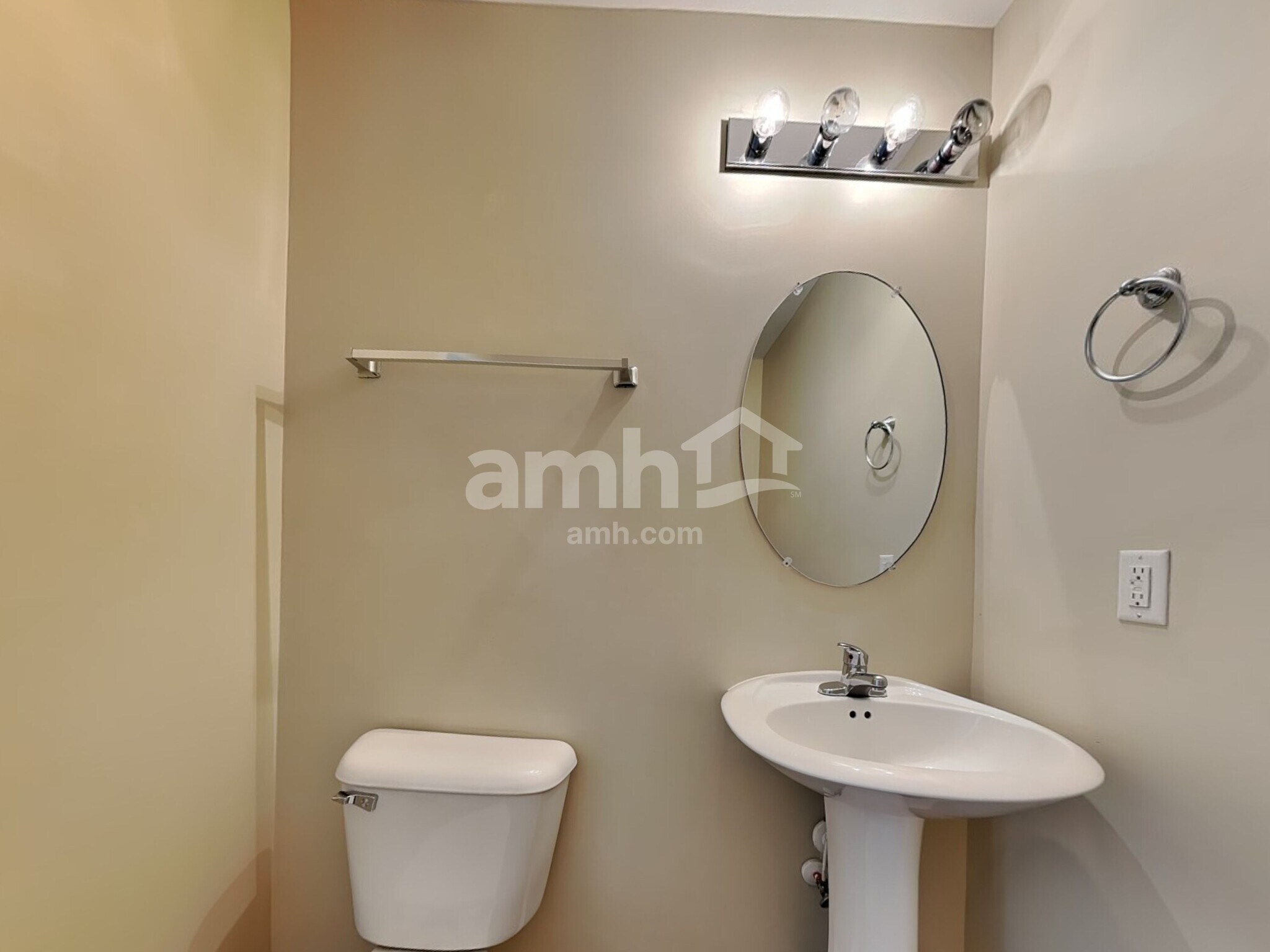 Building Photo - 4 Laurel Ln