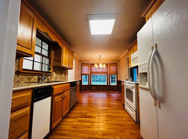 Building Photo - 161 Mission Dr