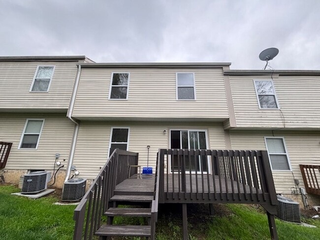 Building Photo - 3 Bedroom/2.5 Bath Townhome in Export, PA