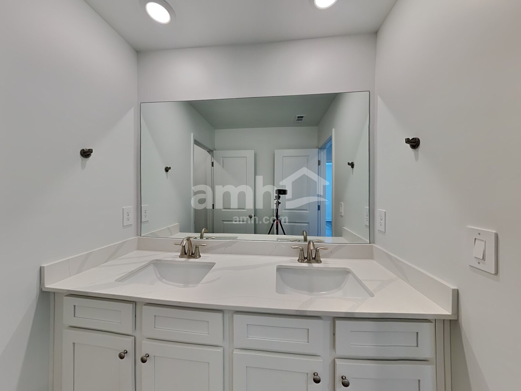 Building Photo - 116 Punderson Dr