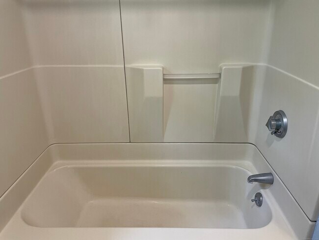 Building Photo - 85 Valley Rd