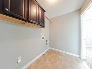 Building Photo - 3 Bedroom 2.5 Bath in Crawford Creek