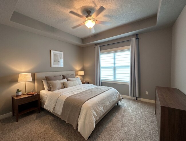 Building Photo - 5811-5815 Quarry Dr