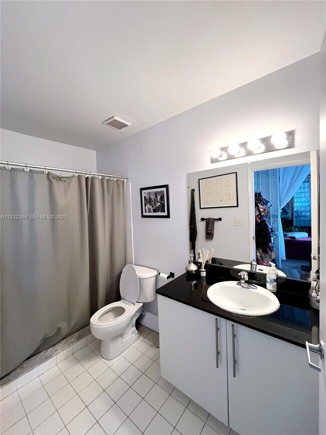 Building Photo - 444 NE 30th St