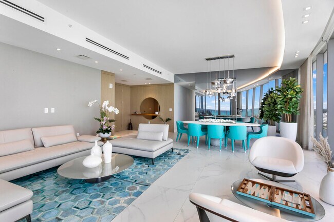 Building Photo - 15701 Collins Ave