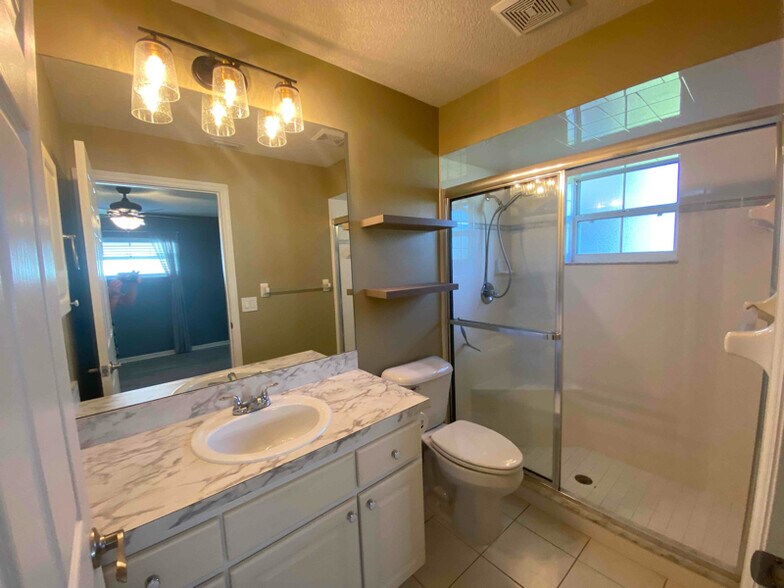 Building Photo - 3915 E Lake Todd Dr