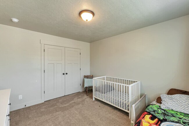 Building Photo - 154 1325 W