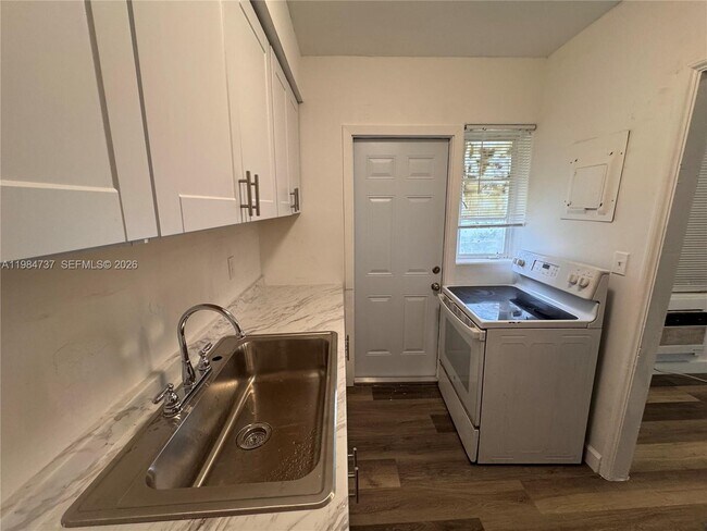 Building Photo - 1711 Fillmore St