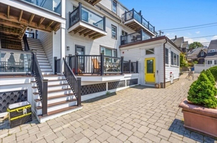 Building Photo - 600 Shirley St