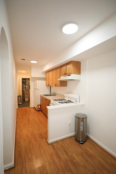 Building Photo - 1305 Orren St NE