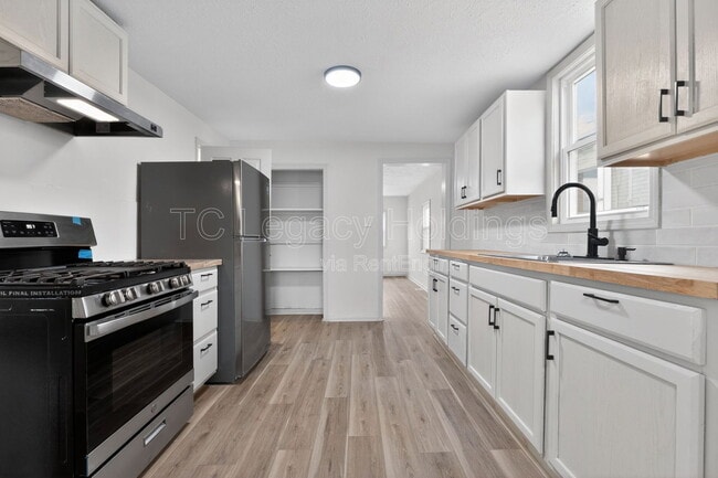 Building Photo - 2008 Pride Ave