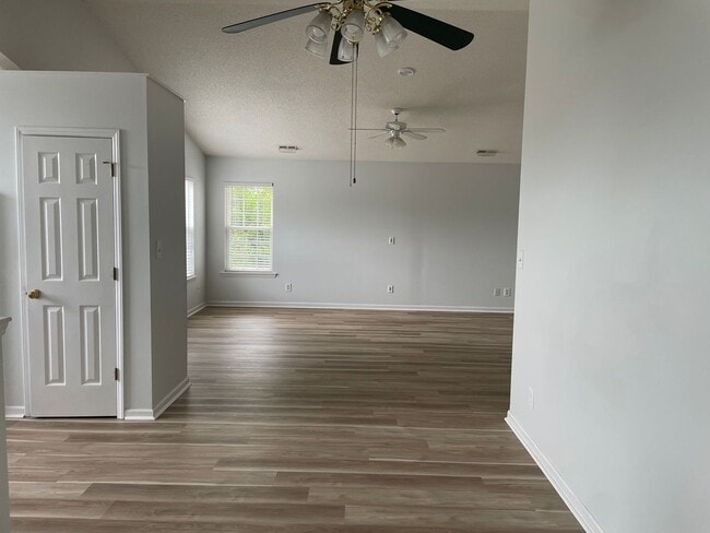 Building Photo - 2 Bedroom 2 Bath  with Flex Room, located in Saltaire Village