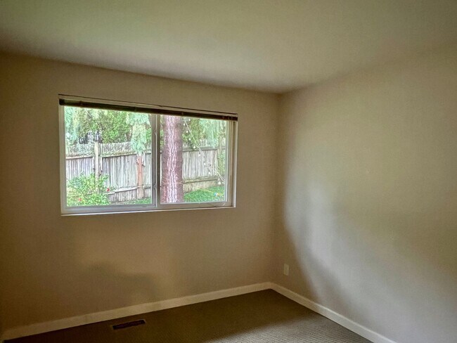 Building Photo - 4bd/2.5ba Bellevue Home