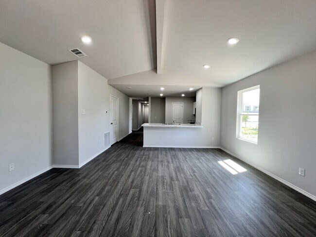 Building Photo - New Home in New Tolar Oaks Neighborhood