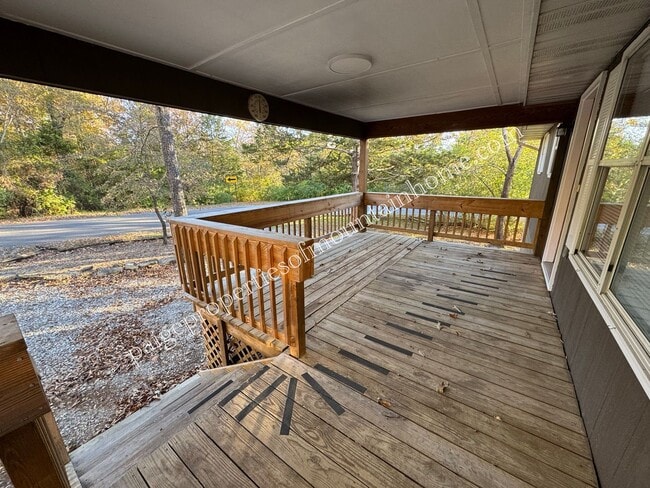 Building Photo - Charming 2 Bedroom, 1.5 Bath Home in Bull Shoals – Corner Lot & Close to Lake Access