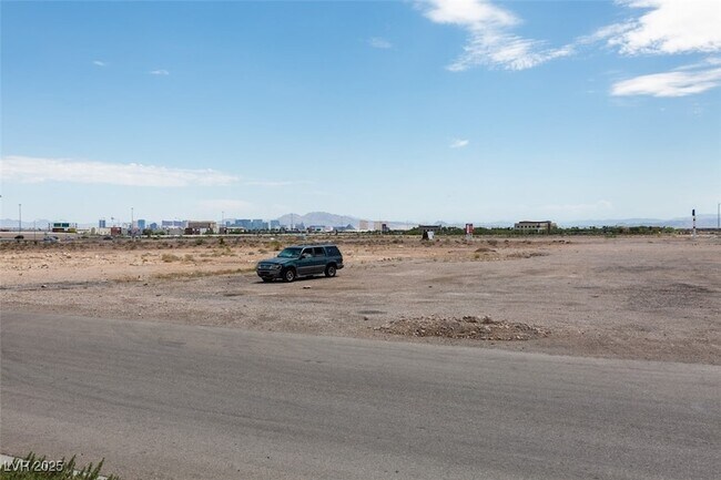 Building Photo - 8000 W Badura Ave