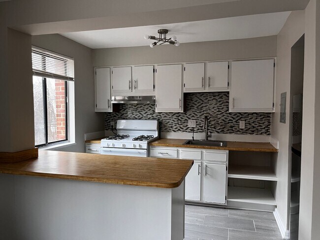 Building Photo - Affordable 2-Bedroom Apartment in Southwes...