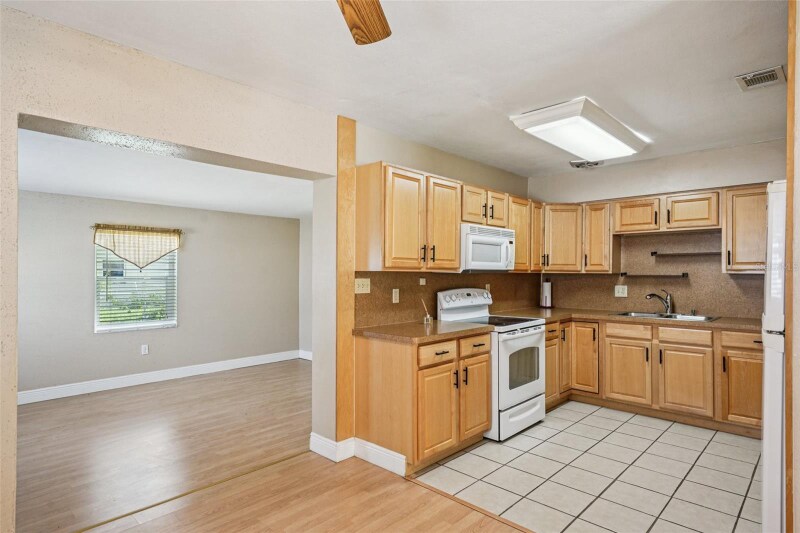 Building Photo - 5825 81st Ave