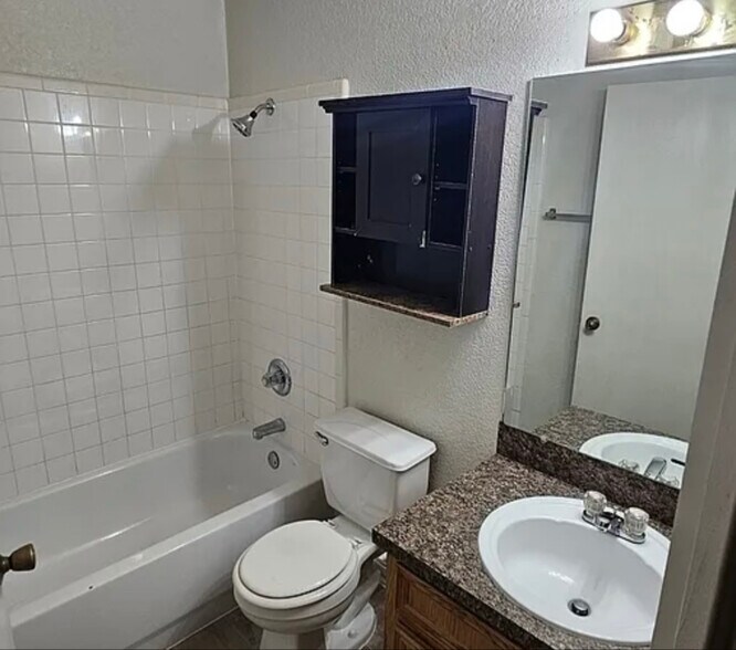 Building Photo - 1009 Lansberry Ct