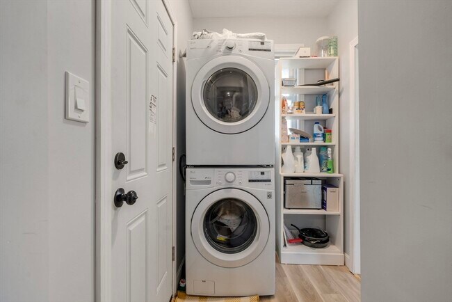 Building Photo - 46 Hawthorn Ave