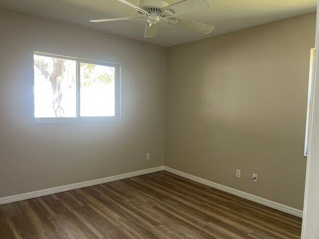 Building Photo - Available now! 3BR/2BA Single Family Home