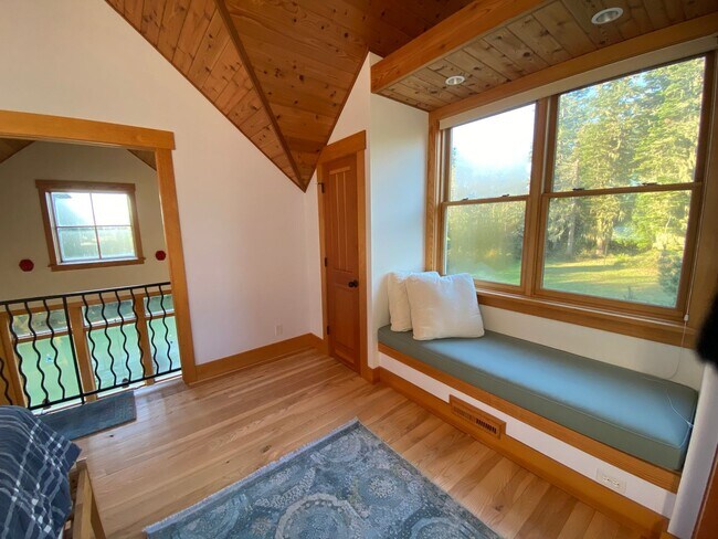 Building Photo - Furnished Home on False Bay