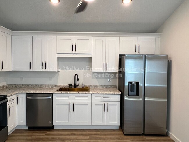 Building Photo - 3241 Damon Dr