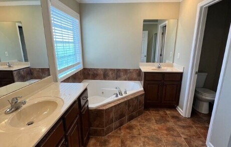 Building Photo - "Charming 3-Bedroom Home with 2 Baths and 1600 Sq Ft of Comfort in Jonesboro!"