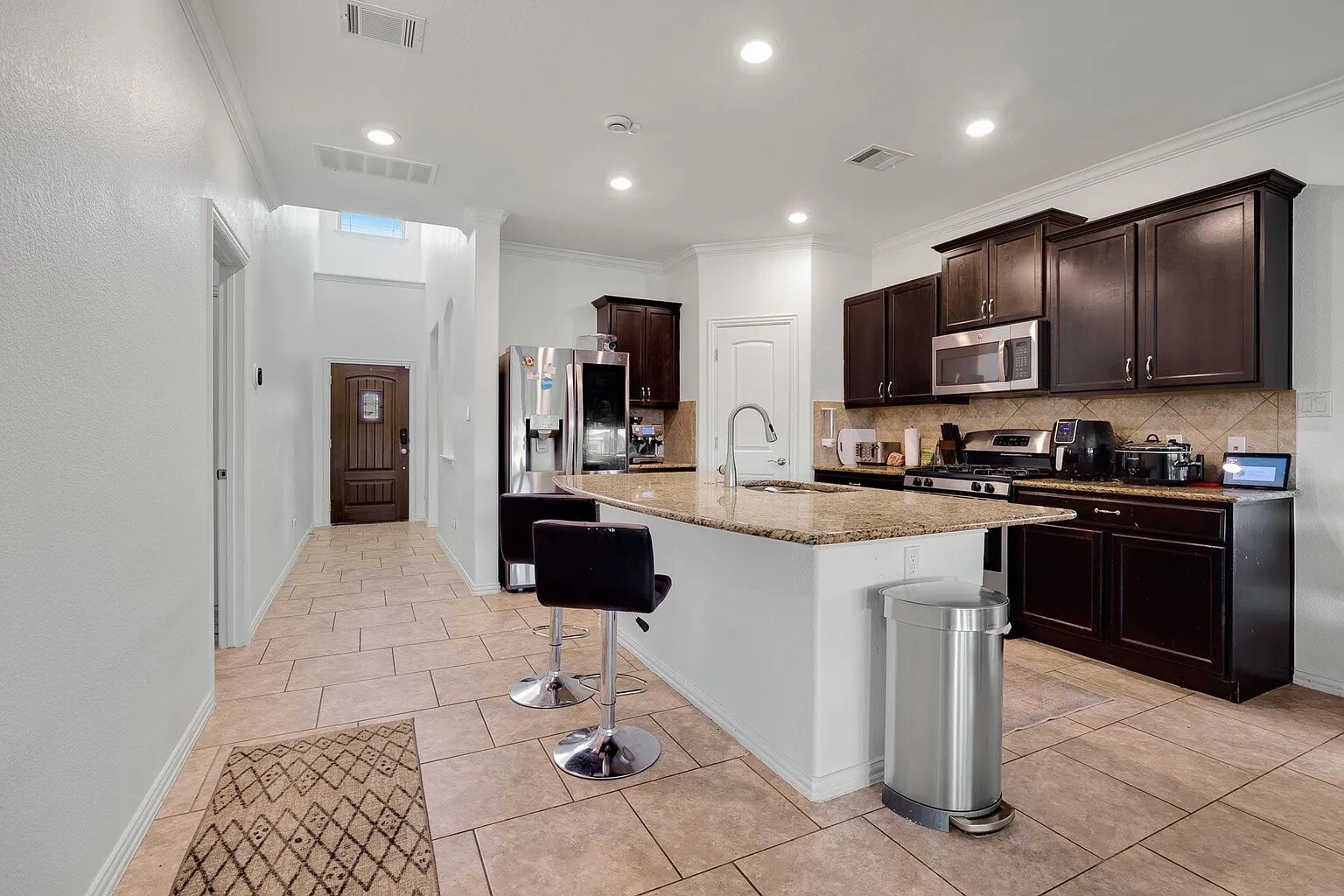 Building Photo - Room in House on Rancho Verde Dr